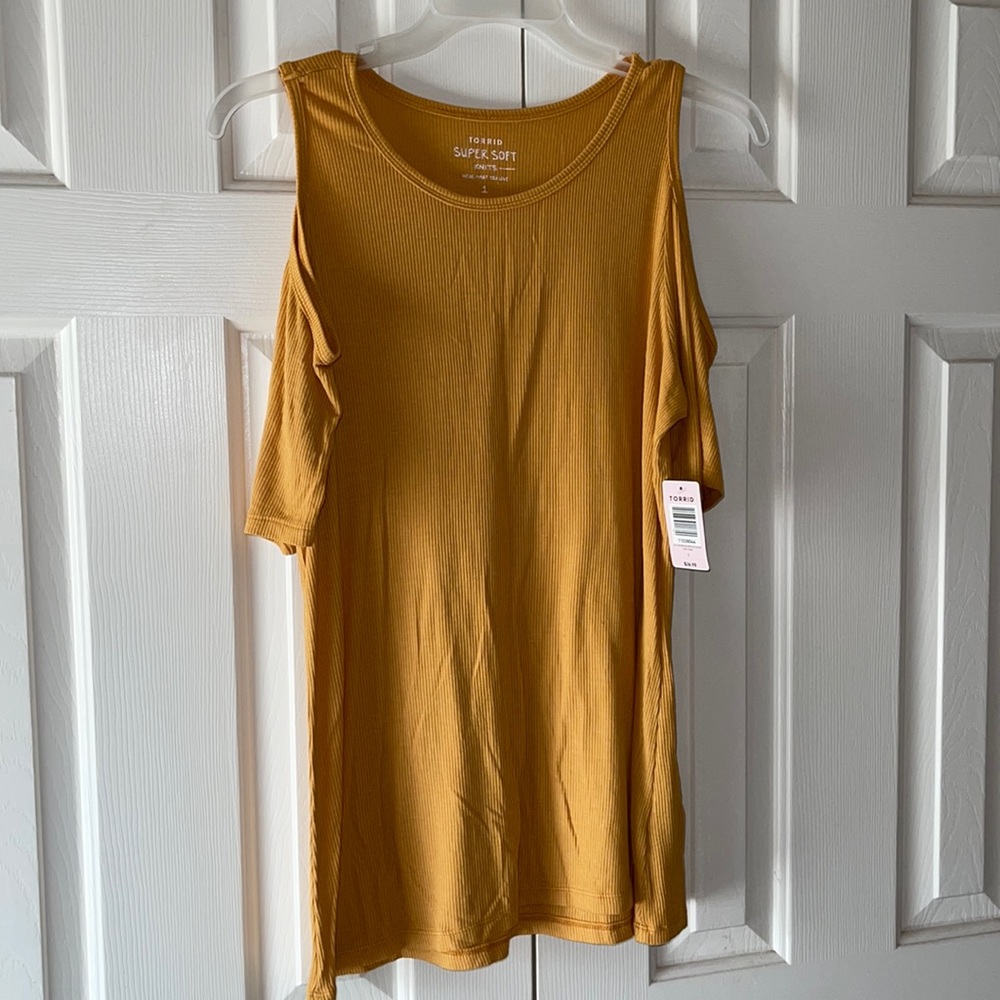 NWT Torrid Cold-Shoulder Top